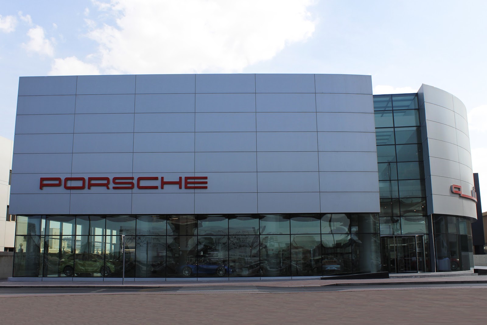 PORSCHE SHOWROOM