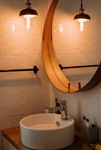 Stylish Wash Basin Mirrors for a Refined Bathroom Look